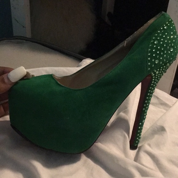 Heels - Picture 2 of 3